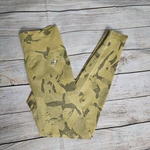 Gymshark Adapt Savanna Yellow Camo Seamless Butt Scrunch Leggings Small